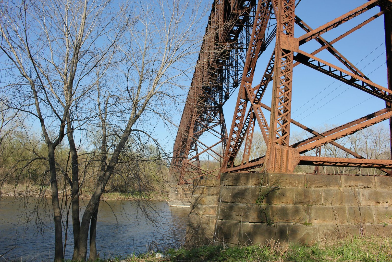 Looking east along trusses from northwest quadrant